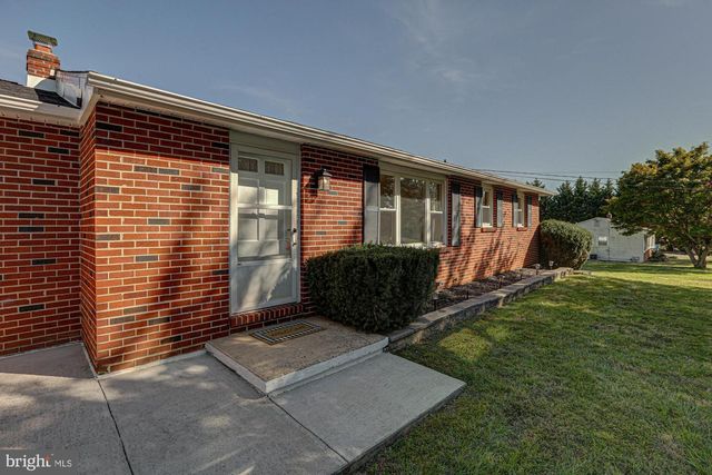 263 SCHOOLHOUSE RD, West Grove, PA 19390