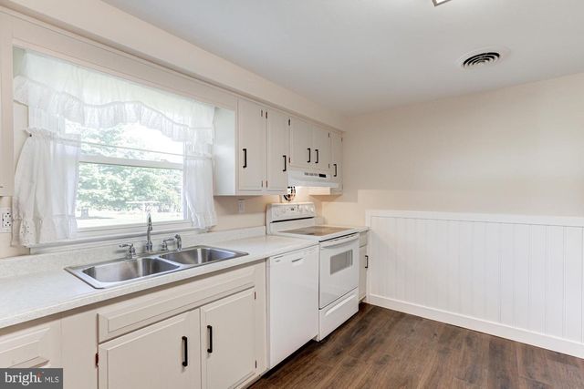 263 SCHOOLHOUSE RD, West Grove, PA 19390