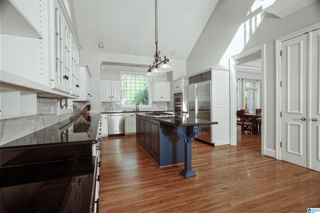 1001 LAKE WINDS DRIVE, Hoover, AL 35244