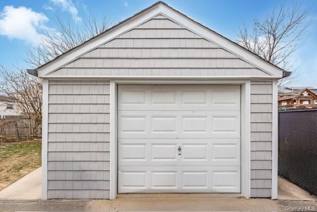 70 E Minerva Road, Lindenhurst, NY 11757