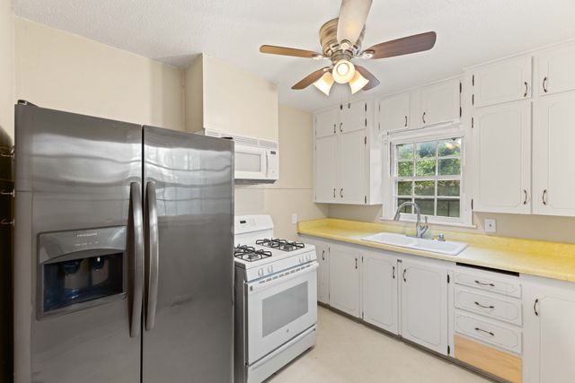 1608 Southlawn Drive, Des Moines, IA 50315