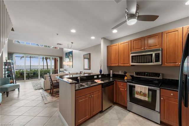 2745 1st ST 106, Fort Myers, FL 33916