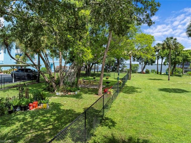2745 1st ST 106, Fort Myers, FL 33916