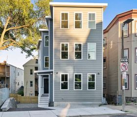 52 Bellevue St 1, Boston, MA 02124