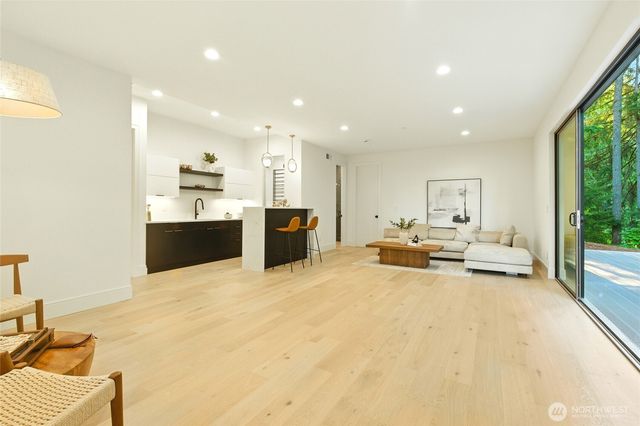 17720 SE 63rd Place, Bellevue, WA 98006