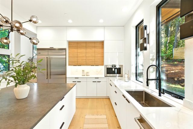17720 SE 63rd Place, Bellevue, WA 98006