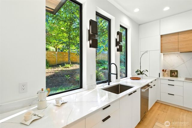 17720 SE 63rd Place, Bellevue, WA 98006