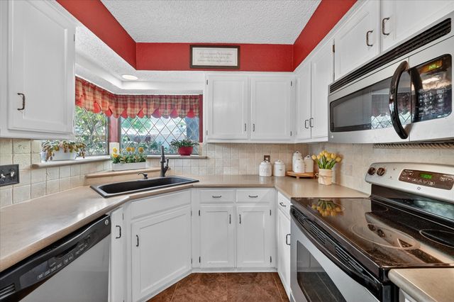 3909 Sunday Hill Drive, Arlington, TX 76016