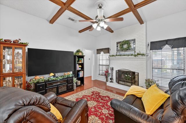 3909 Sunday Hill Drive, Arlington, TX 76016