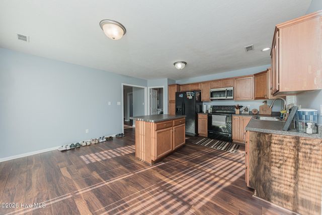 218 Deer Haven Drive, Richlands, NC 28574