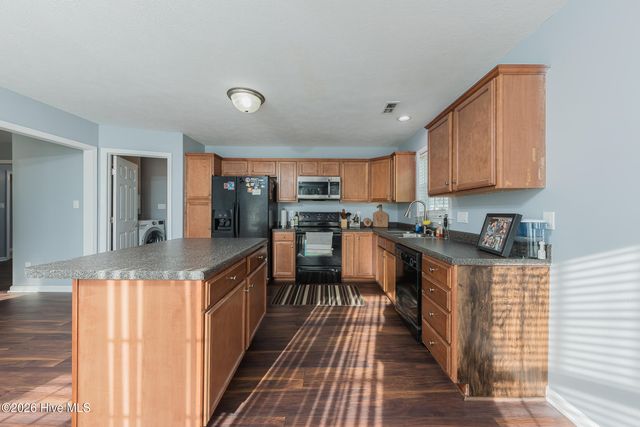 218 Deer Haven Drive, Richlands, NC 28574