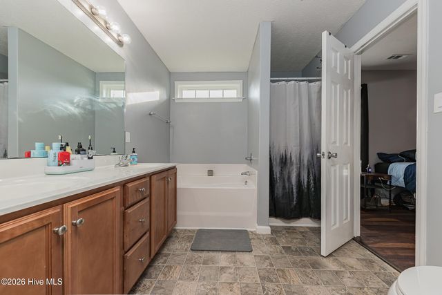 218 Deer Haven Drive, Richlands, NC 28574