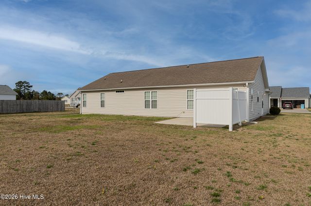 218 Deer Haven Drive, Richlands, NC 28574