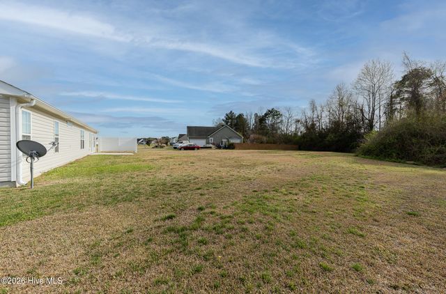 218 Deer Haven Drive, Richlands, NC 28574