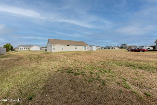 218 Deer Haven Drive, Richlands, NC 28574