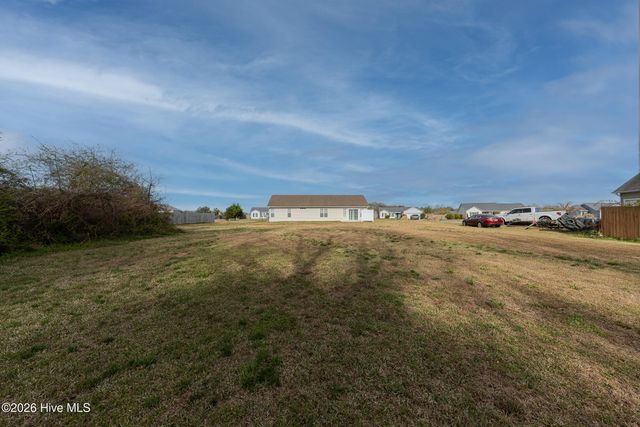 218 Deer Haven Drive, Richlands, NC 28574