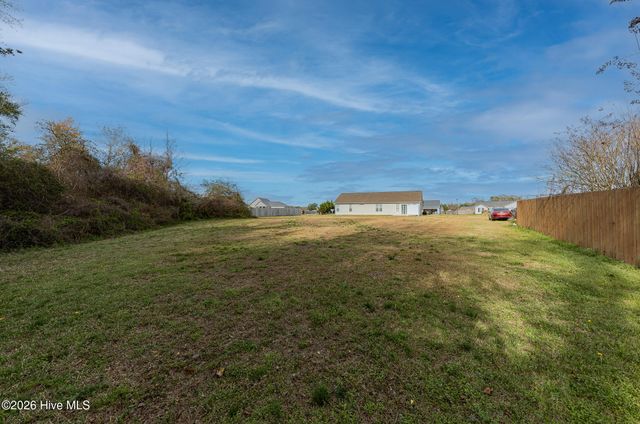 218 Deer Haven Drive, Richlands, NC 28574