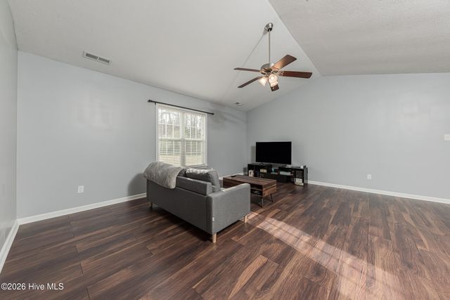 218 Deer Haven Drive, Richlands, NC 28574