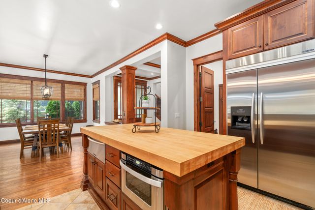 3712 W Shoreview Ln, Coeur D'alene, ID 83814