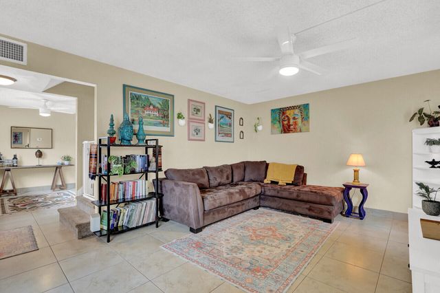 2116 Sherwood Forest Boulevard 28, West Palm Beach, FL 33415