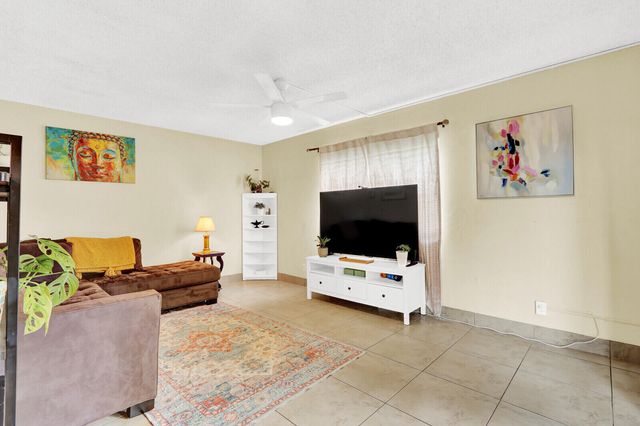 2116 Sherwood Forest Boulevard 28, West Palm Beach, FL 33415