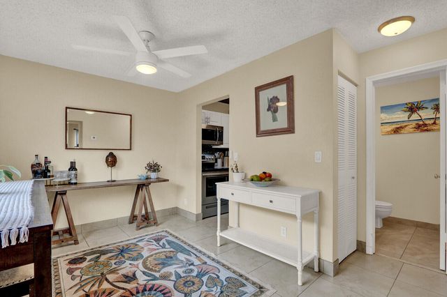 2116 Sherwood Forest Boulevard 28, West Palm Beach, FL 33415
