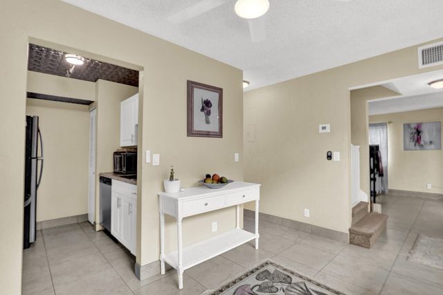 2116 Sherwood Forest Boulevard 28, West Palm Beach, FL 33415
