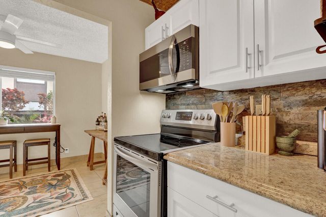 2116 Sherwood Forest Boulevard 28, West Palm Beach, FL 33415