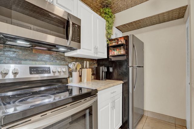 2116 Sherwood Forest Boulevard 28, West Palm Beach, FL 33415
