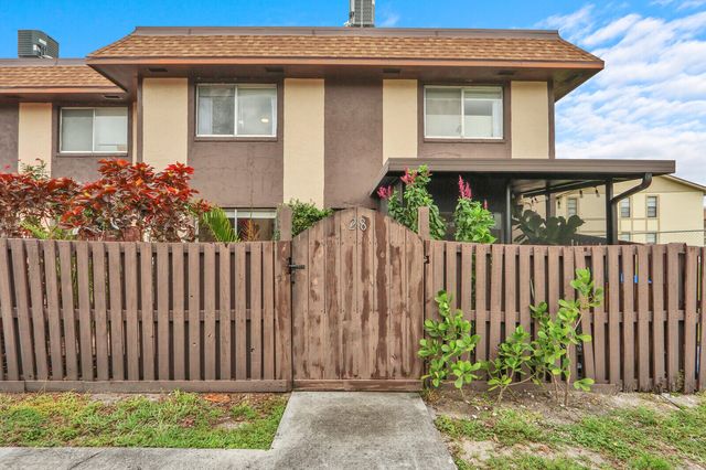 2116 Sherwood Forest Boulevard 28, West Palm Beach, FL 33415