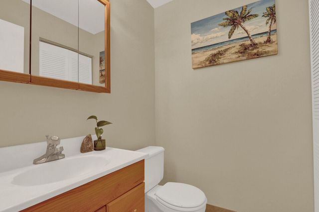 2116 Sherwood Forest Boulevard 28, West Palm Beach, FL 33415