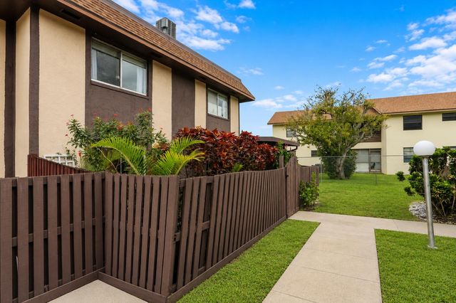 2116 Sherwood Forest Boulevard 28, West Palm Beach, FL 33415
