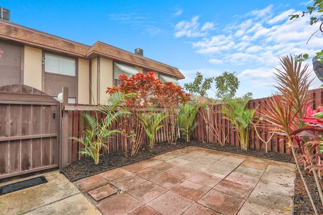 2116 Sherwood Forest Boulevard 28, West Palm Beach, FL 33415