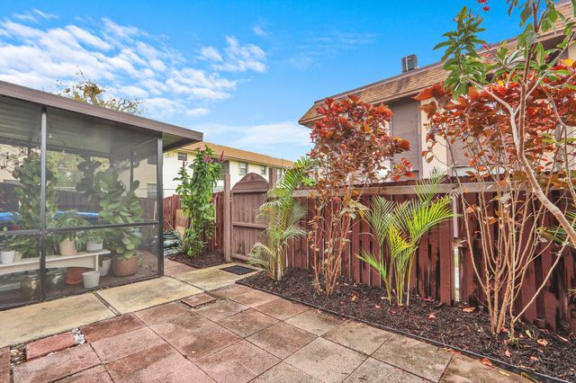 2116 Sherwood Forest Boulevard 28, West Palm Beach, FL 33415