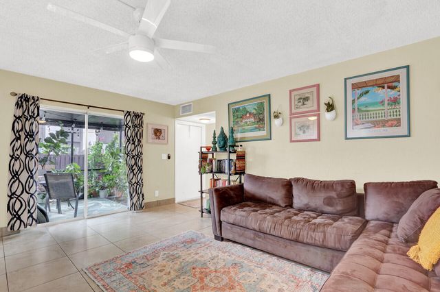 2116 Sherwood Forest Boulevard 28, West Palm Beach, FL 33415
