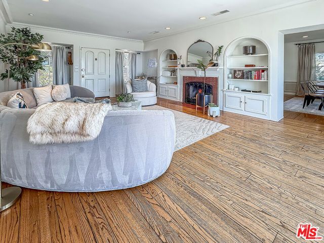 6248 Scenic Avenue, Los Angeles, CA 90068