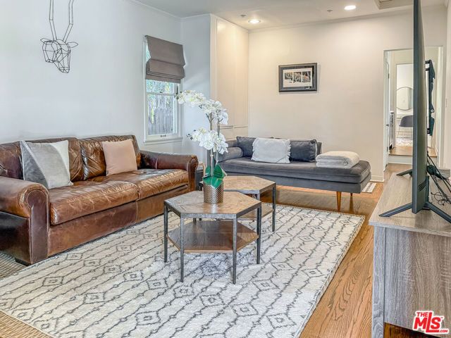 6248 Scenic Avenue, Los Angeles, CA 90068