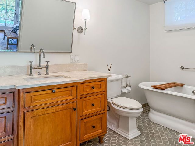6248 Scenic Avenue, Los Angeles, CA 90068