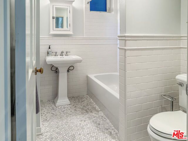 6248 Scenic Avenue, Los Angeles, CA 90068