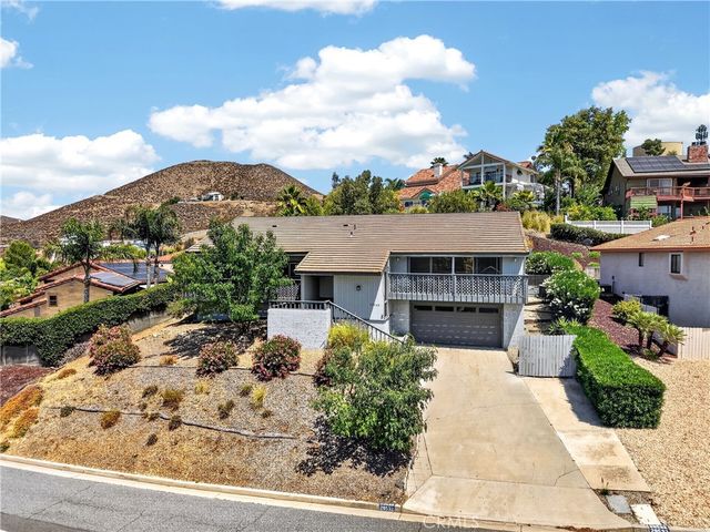 29532 Vacation, Canyon Lake, CA 92587