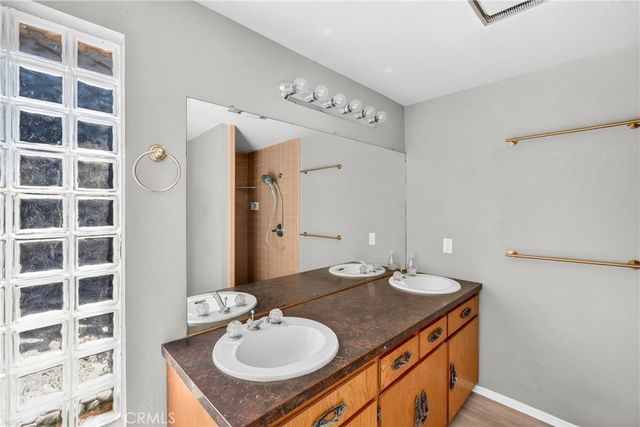 29532 Vacation, Canyon Lake, CA 92587