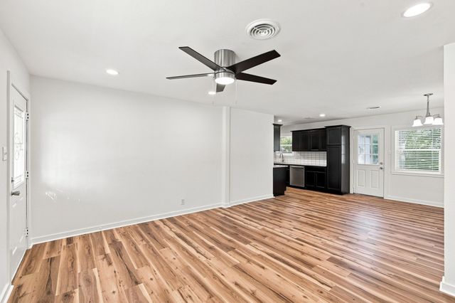 703 Casa Linda Street, Ennis, TX 75119