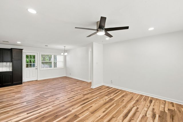 703 Casa Linda Street, Ennis, TX 75119