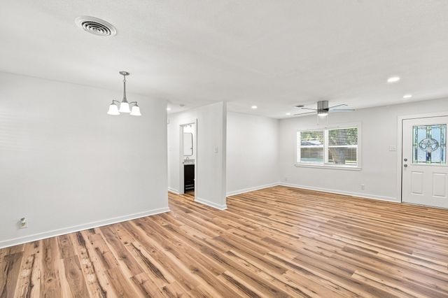 703 Casa Linda Street, Ennis, TX 75119