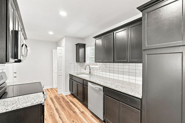703 Casa Linda Street, Ennis, TX 75119