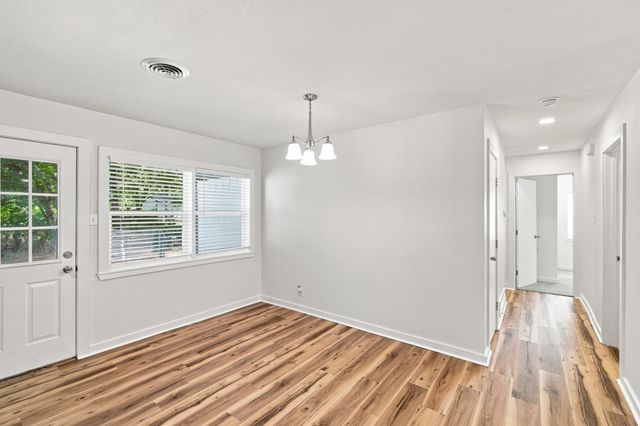 703 Casa Linda Street, Ennis, TX 75119