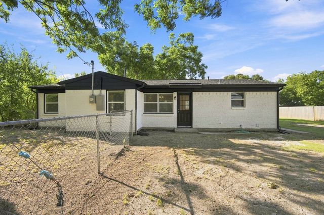 703 Casa Linda Street, Ennis, TX 75119