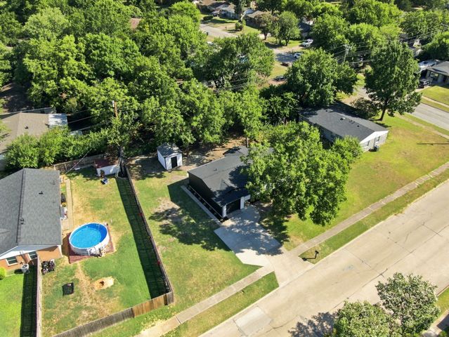 703 Casa Linda Street, Ennis, TX 75119