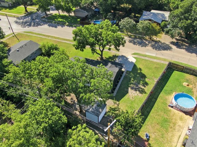 703 Casa Linda Street, Ennis, TX 75119