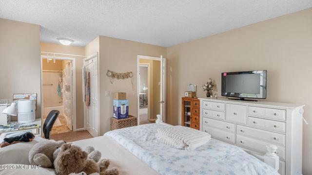 65 Pine Oak Boulevard, Barnegat, NJ 08005